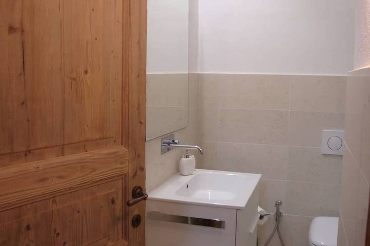 Camera matrimoniale con bagno privato, in un B&B tra Lessinia e Valpolicella in Sant'Anna d'Alfaedo, Provincia di Verona