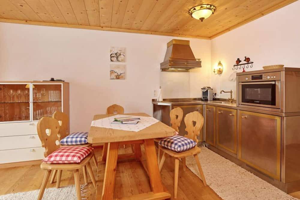 Geheel appartement, Apartment Kriegerhorn directly in Lech on the ski slope in Lech, Arlbergpas