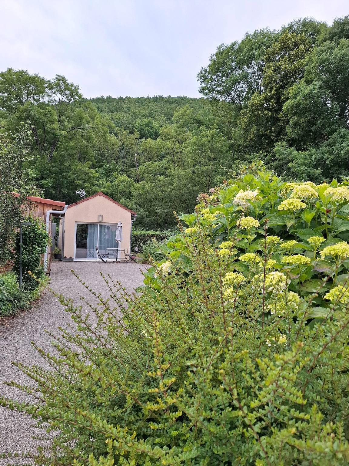 Gehele studio, Studio 'Jardin Fleuri - nabij Foix' met bergzicht, privéterras en wifi in Saint-Paul-de-Jarrat, Ariège