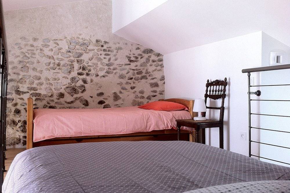 3 *** komfortables Ferienhaus in der Nähe von Vichy für 4 bis 5 Personen in Châteldon (63) in Châteldon, Region Thiers