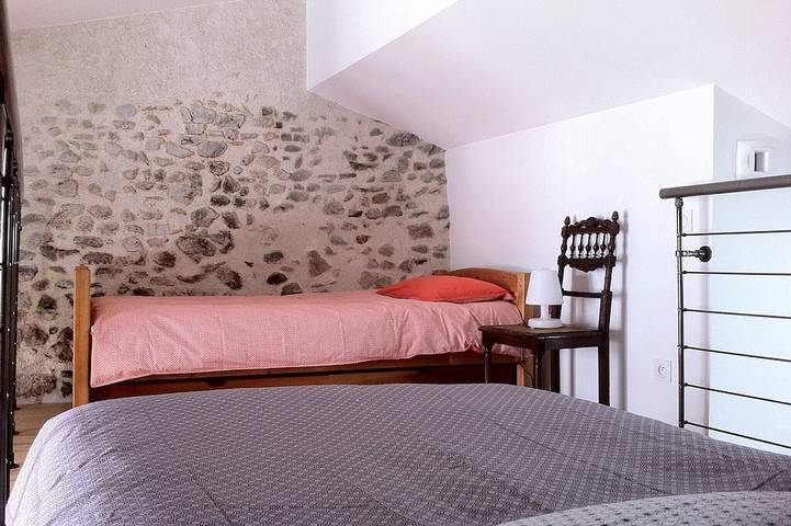 3 *** komfortables Ferienhaus in der Nähe von Vichy für 4 bis 5 Personen in Châteldon (63) in Châteldon, Region Thiers