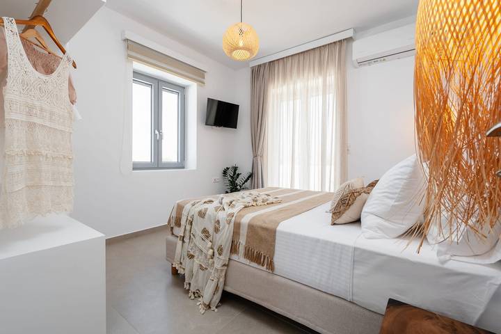 Location de vacances pour 7 personnes, avec Vue sur l’océan et Balcon ainsi que Terrasse et Jardin dans Agia Anna