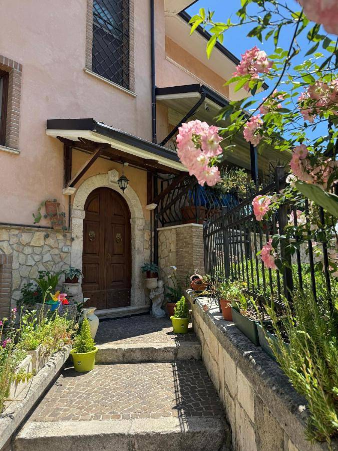 B&b per 4 persone, con panorama e giardino nonché terrazza in Pacentro