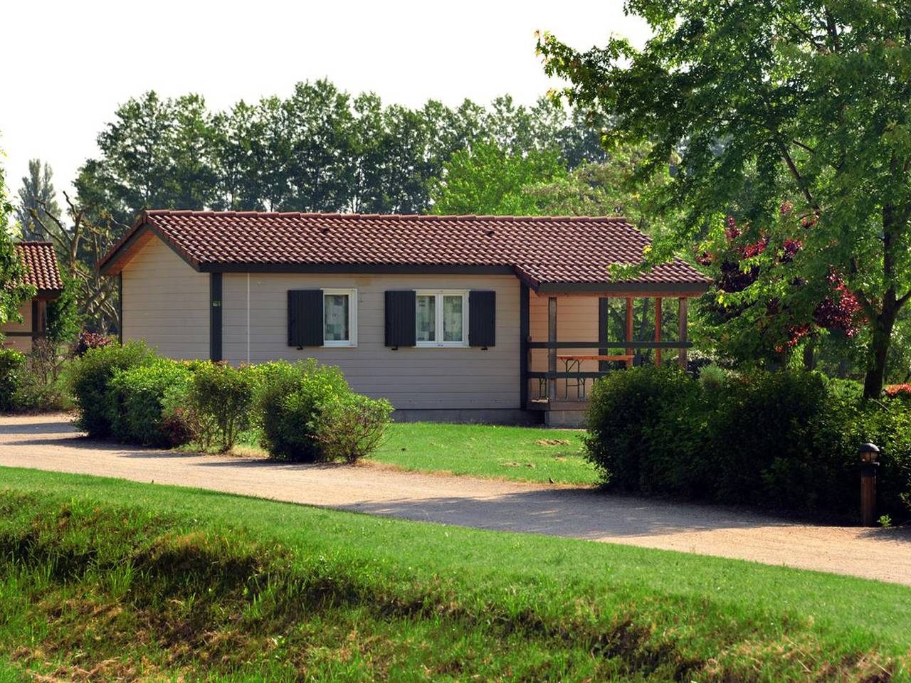 Chalet para 6 personas con terraza en Domaine du Lac de Champos in Saint-Donat-sur-l'Herbasse, Región de Valence