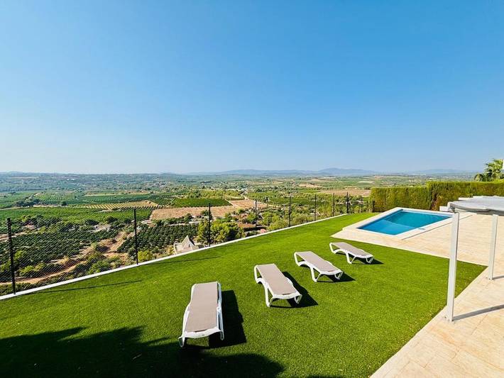 Casa rural para 6 personas, con Balcón y Terraza además de Jardín y Piscina en Torrent