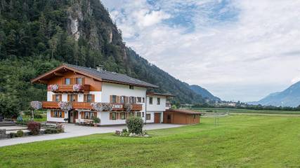 Ferienwohnung für 3 Personen, mit Balkon und Garten, kinderfreundlich in Strass im Zillertal