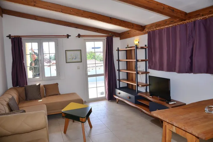 Aparthotel para 2 personas, con jardín y piscina - 1