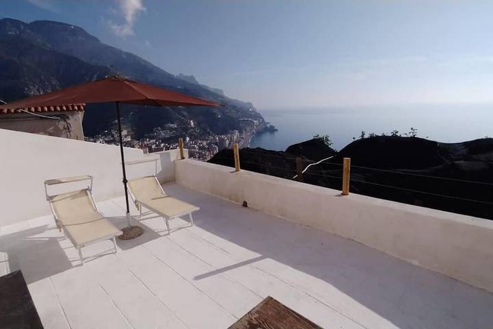 Location de vacances pour 4 personnes, avec terrasse et vue, animaux acceptés à Minori - 2