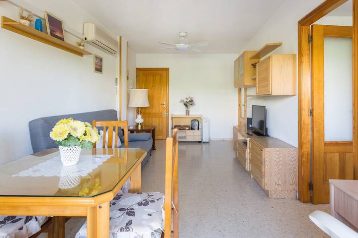 Apartamento entero, Apartamento "Jardín X" cerca del mar con piscina compartida y Wi-Fi in Playa de Gandía, Costa de Valencia