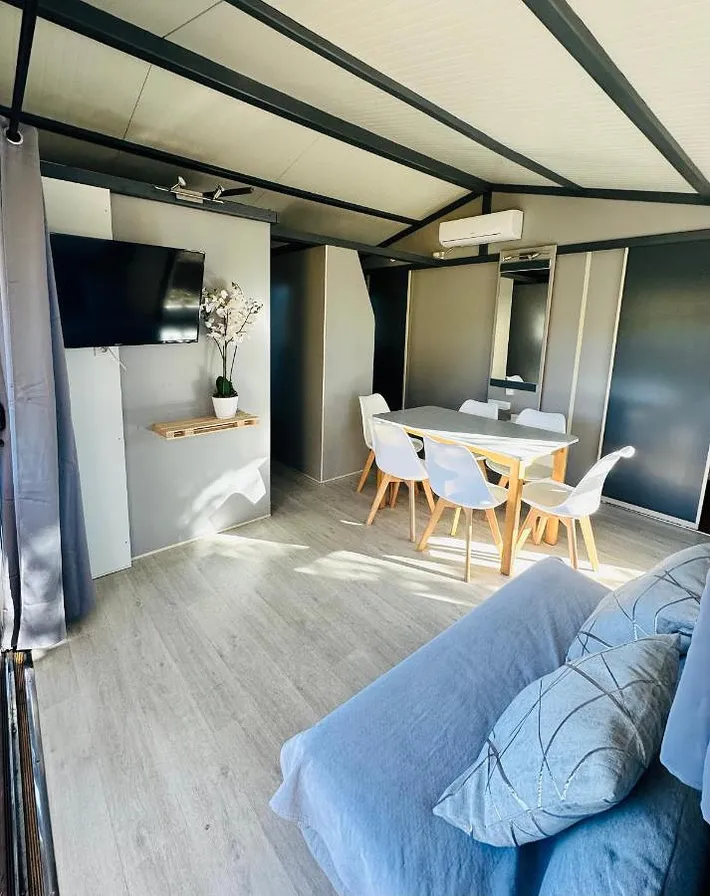 Camping para 7 personas, con jardín y sauna además de piscina y jacuzzi, Se admiten mascotas - 1