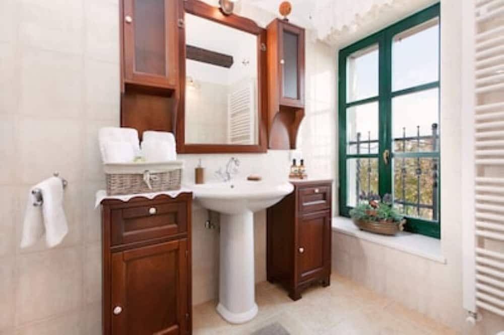 Charmante Villa Merula mit 50 m² privatem Pool, Meerblick,Haustiere willkommen in Rabac, Ostküste Istrien