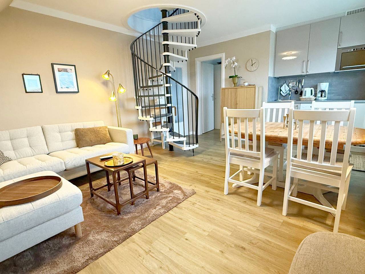 Ganze Wohnung, Modern gestaltetes Ferienappartement in ruhiger und strandnaher Lage in Wenningstedt, Sylt