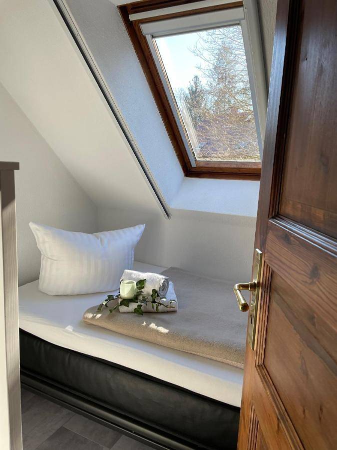Hotel für 3 Personen, mit Terrasse und Garten sowie Ausblick und Seeblick in Stechlin - 3