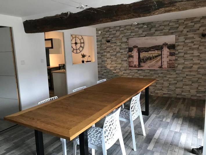 Location de vacances pour 12 personnes, avec Jacuzzi et Piscine à Saint-Sernin-du-Plain