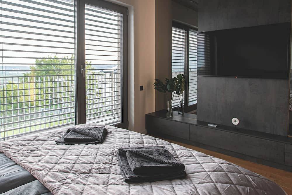 Panoramic Family Retreat w/ Mountain_Hot Tub_ 15-Minute to Budapest Center! in Wudersch, Budakeszi járás