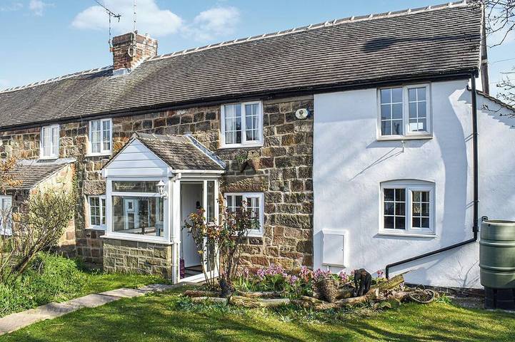 Log cabin for 5 people, with garden, with pets in Derby