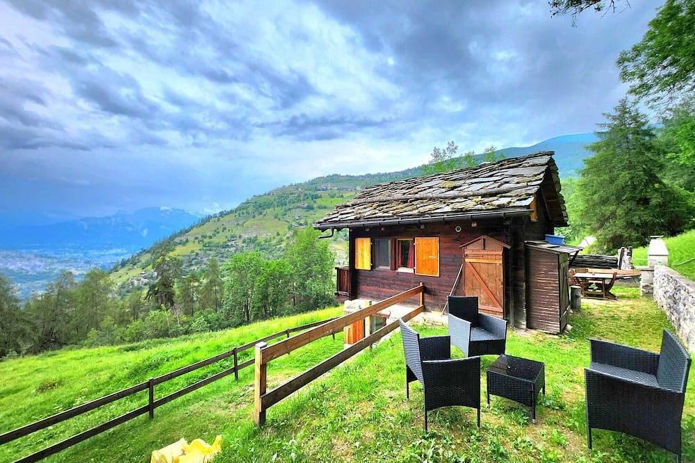 Magnifique grange \"Le Muzet\" avec bel espace extérieur et calme. Val d'Hérens. in Saint-Martin (VS), Val d'Hérens