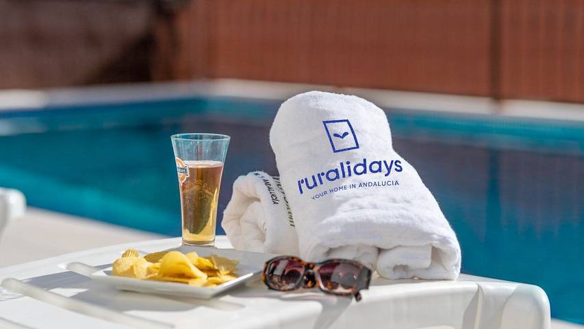 Casa rural para 6 personas, con Balcón/Terraza y Piscina en Iznájar - 2