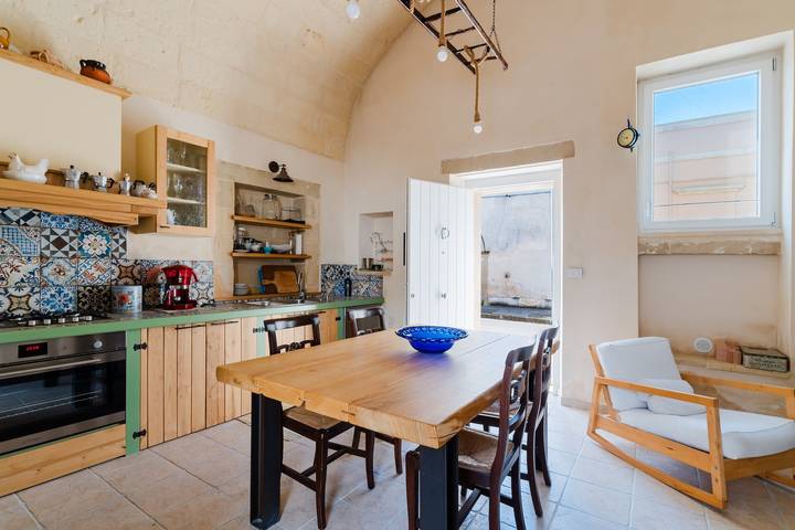 Villa 'Dimora Storica Jolanda a Uggiano' con Terrazza Condivisa, Wi-Fi e Aria Condizionata in Uggiano la Chiesa, Provincia di Lecce