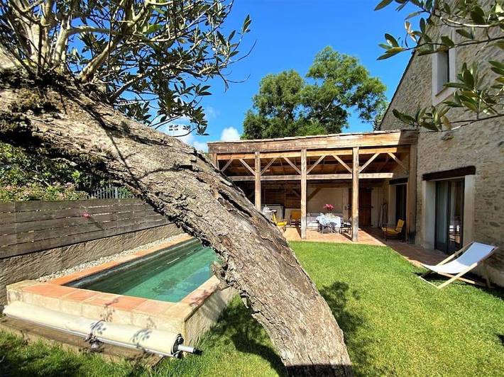 Maison de vacances pour 10 personnes, avec jacuzzi ainsi que jardin et piscine, animaux acceptés