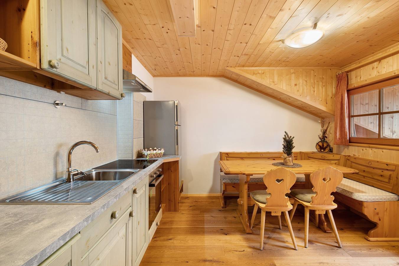 Entire apartment, Apartment 'Jelerhof Hochstein' with Mountain View, Shared Garden and Wi-Fi in Villgratener Berge, Gsies