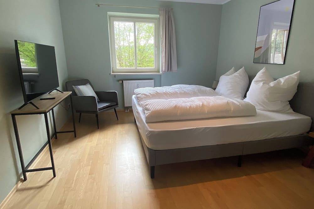 Ganze Wohnung, Geräumige und modern eingerichtete Ferienwohnung für Familien in Bergen in Bergen (Chiemgau), Chiemsee