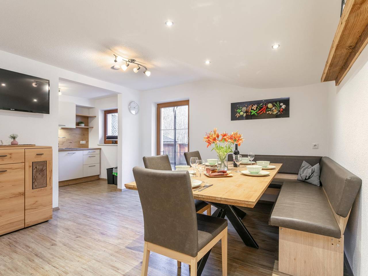 Ganze Wohnung, Großzügiges Apartment mit Skibus vor der Tür in Tuxer Alpen, Zellberg