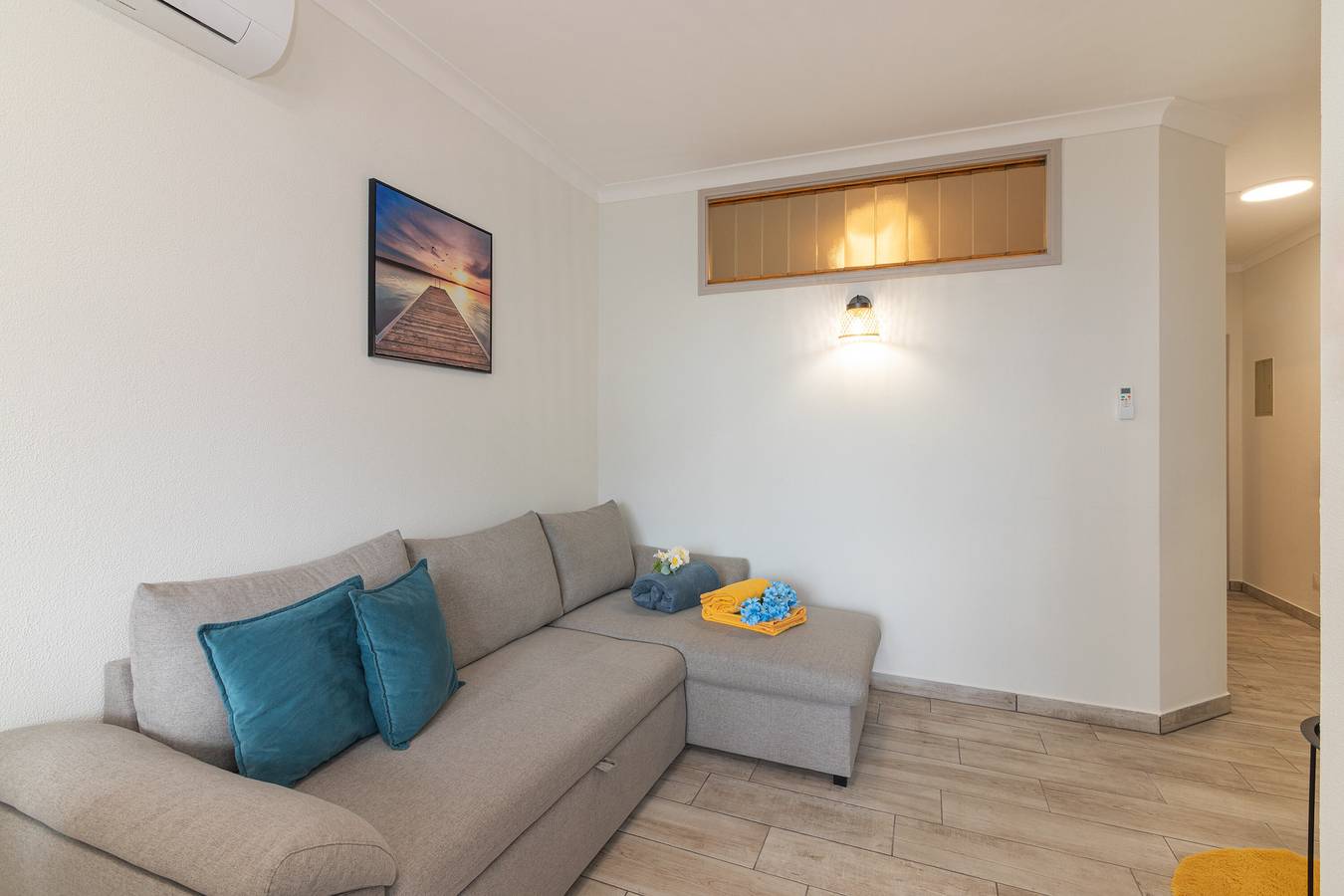 Apartamento inteiro, Apartamento 'Quaint Beach View - Praia Da Rocha' com vista para o mar, Wi-Fi e ar condicionado in Praia da Rocha, Portimão