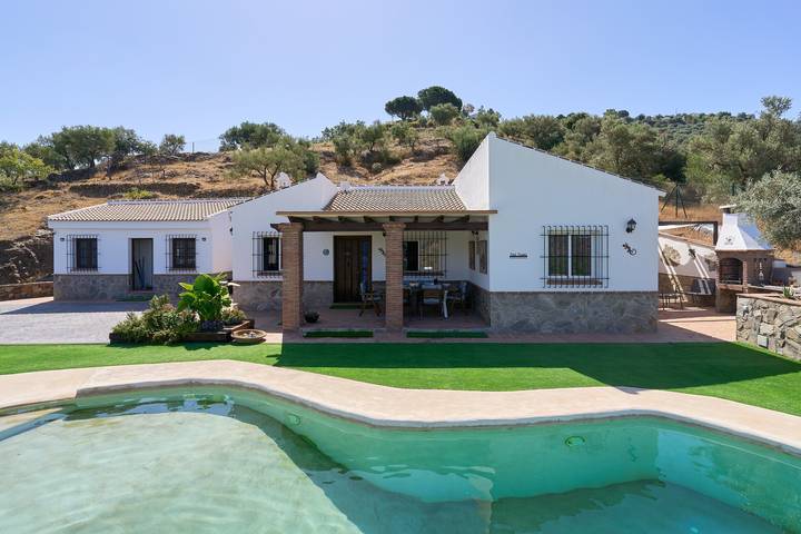 Ferienhaus für 6 Personen, mit Whirlpool und Garten in Cómpeta
