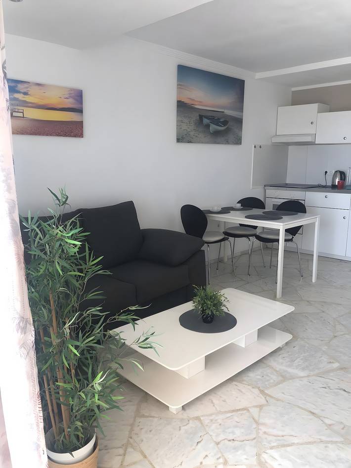 Apartamento entero, Apartamento vacacional 'Sotavento' con vistas al mar, terraza privada y Wi-Fi in Playa de la Barca, Pájara