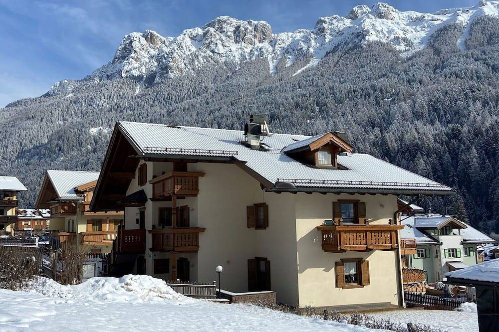 Appartamento intero, Incantevole appartamento per 4 persone con Wifi, Tv, balcone e parcheggio in Soraga, Dolomiti Superski