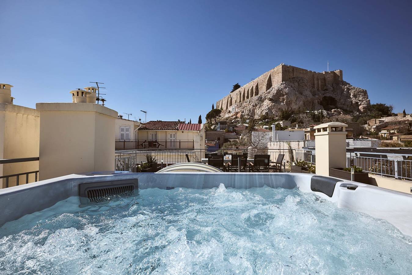 Remarkable Athens Villa | Villa Maitora | 4 Bedrooms | Private Furnished Terrace with Hot Tub Featuring Spectacular Acropolis Views | Plaka in Centralna część Aten, Ateny