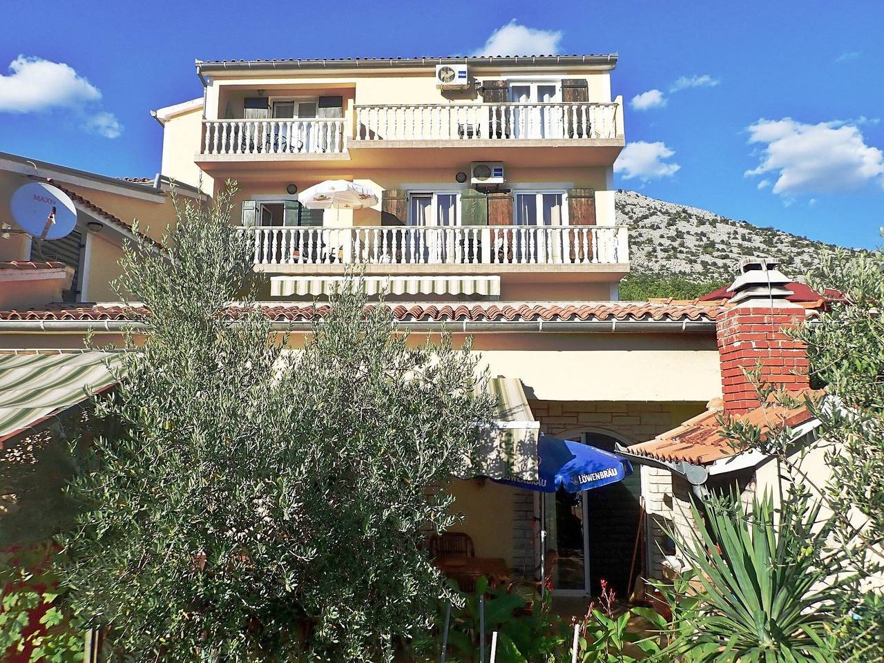 Hel lägenhet, Villa i Starigrad nära Paklenica Nationalpark in Starigrad Paklenica, Stari Grad (olika betydelser)