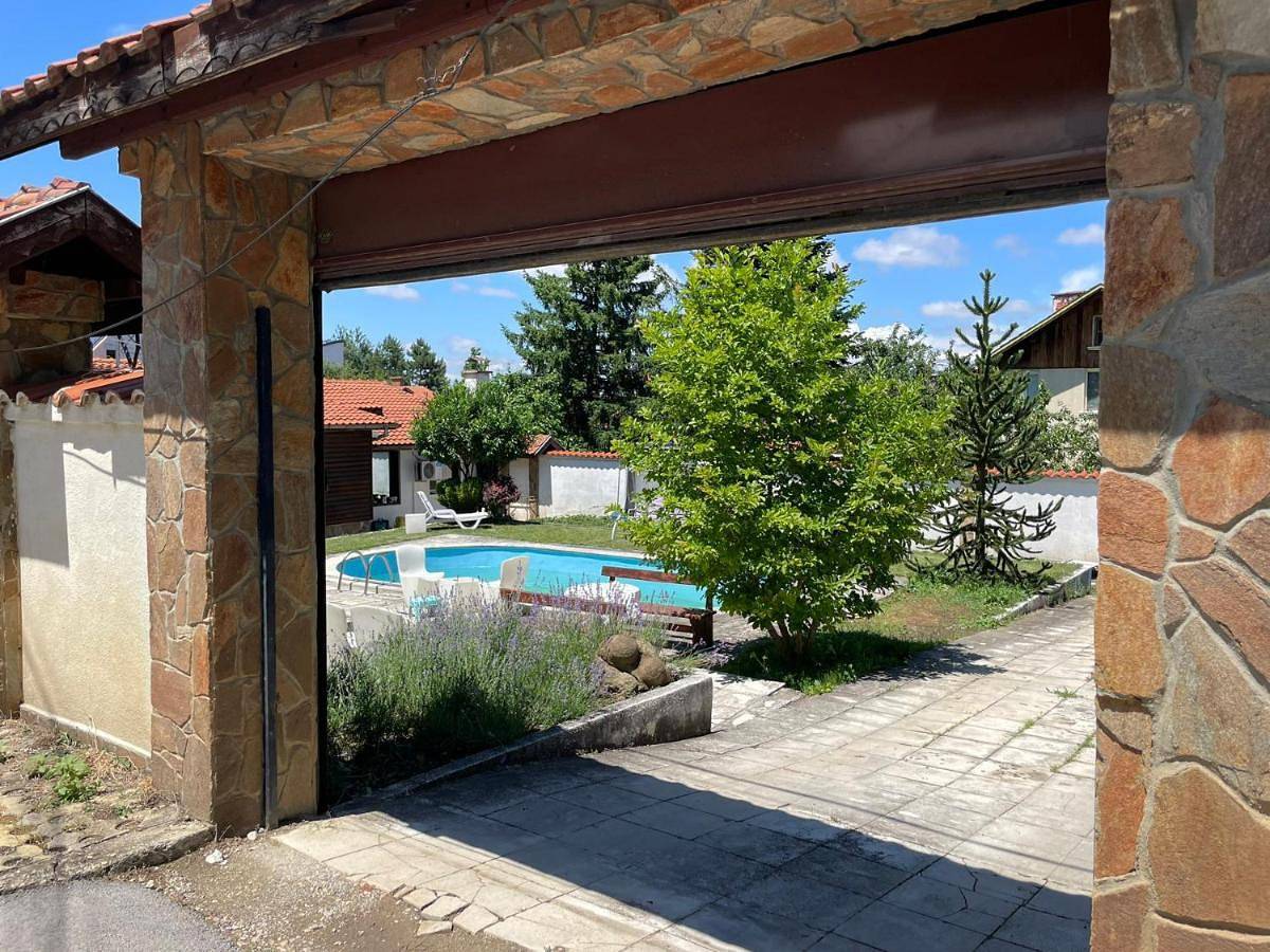 Lea Hause with swimming pool,Jacuzzi in Vitosha montain and free parking in Sofia, Witoscha