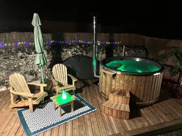 Location de vacances pour 6 personnes, avec jacuzzi et jardin à Ceyzérieu