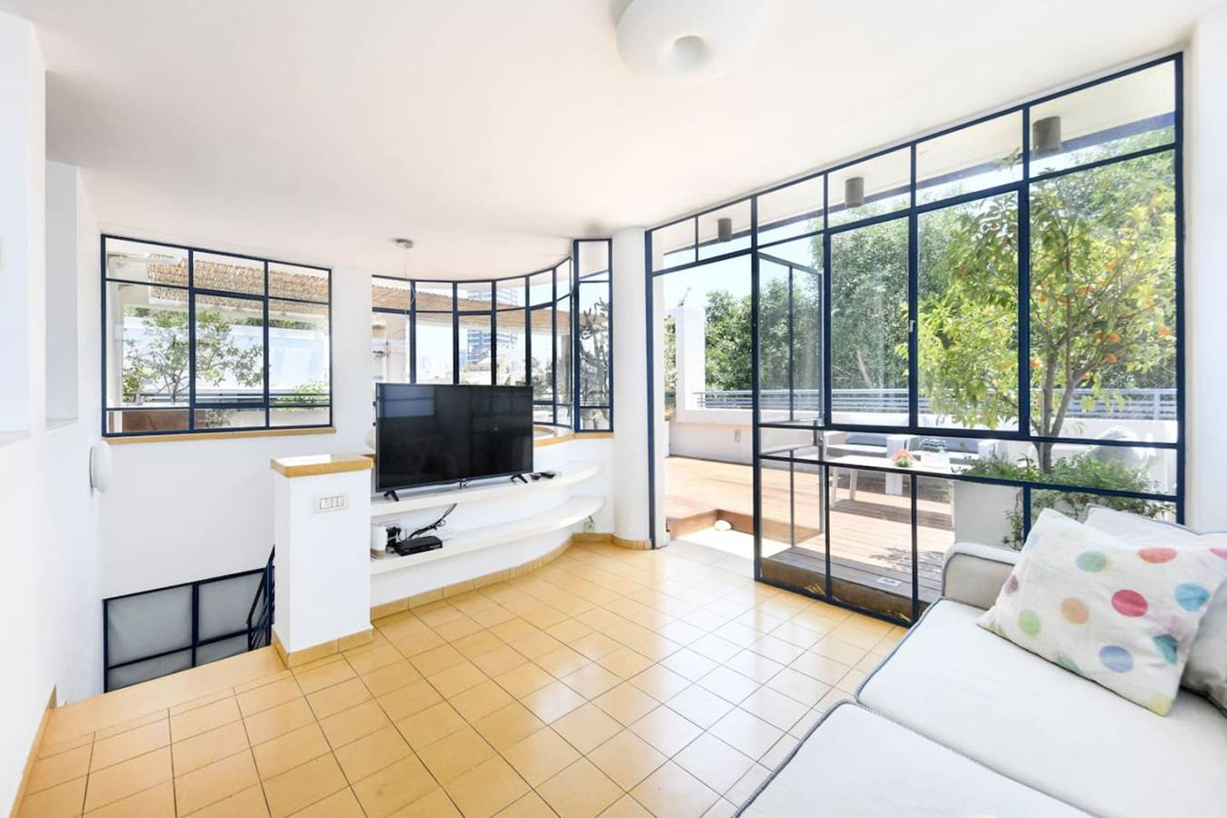 Apartamento entero, Spacious 3Br Penthouse w Rooftop 7 min from Beach in Tel Aviv, Distrito de Tel Aviv