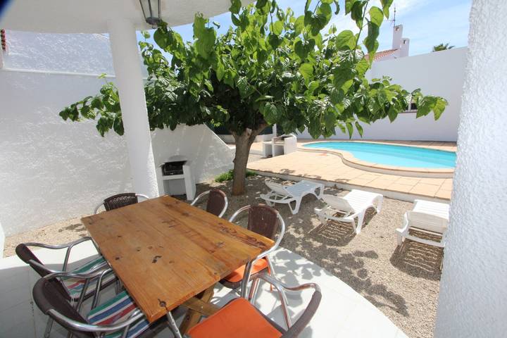 Casa rural para 6 personas, con terraza y jardín además de vistas y piscina, Se admiten mascotas en Tierras del Ebro - 2