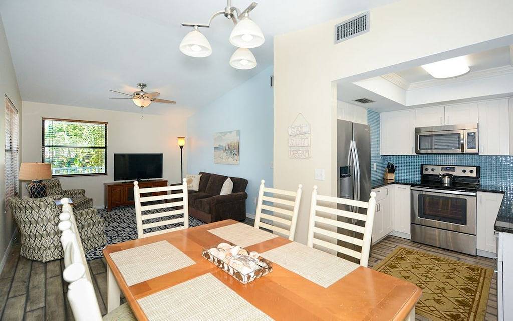 Steps from the Beach 2Br - Unit 1 in Holmes Beach, Anna Maria Island