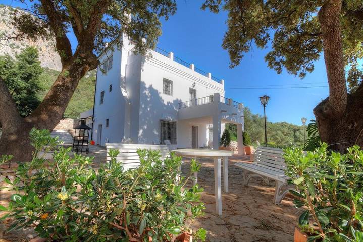 Chalet para 14 personas, con vistas además de piscina y jardín en Parque natural de Los Alcornocales - 4