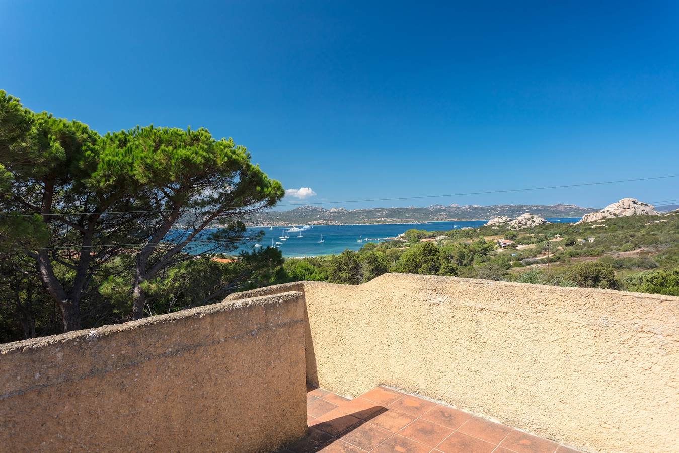 Maison de vacances située au calme, avec vue sur la mer, jardin et terrasse. in Baja Sardinia, Arzachena