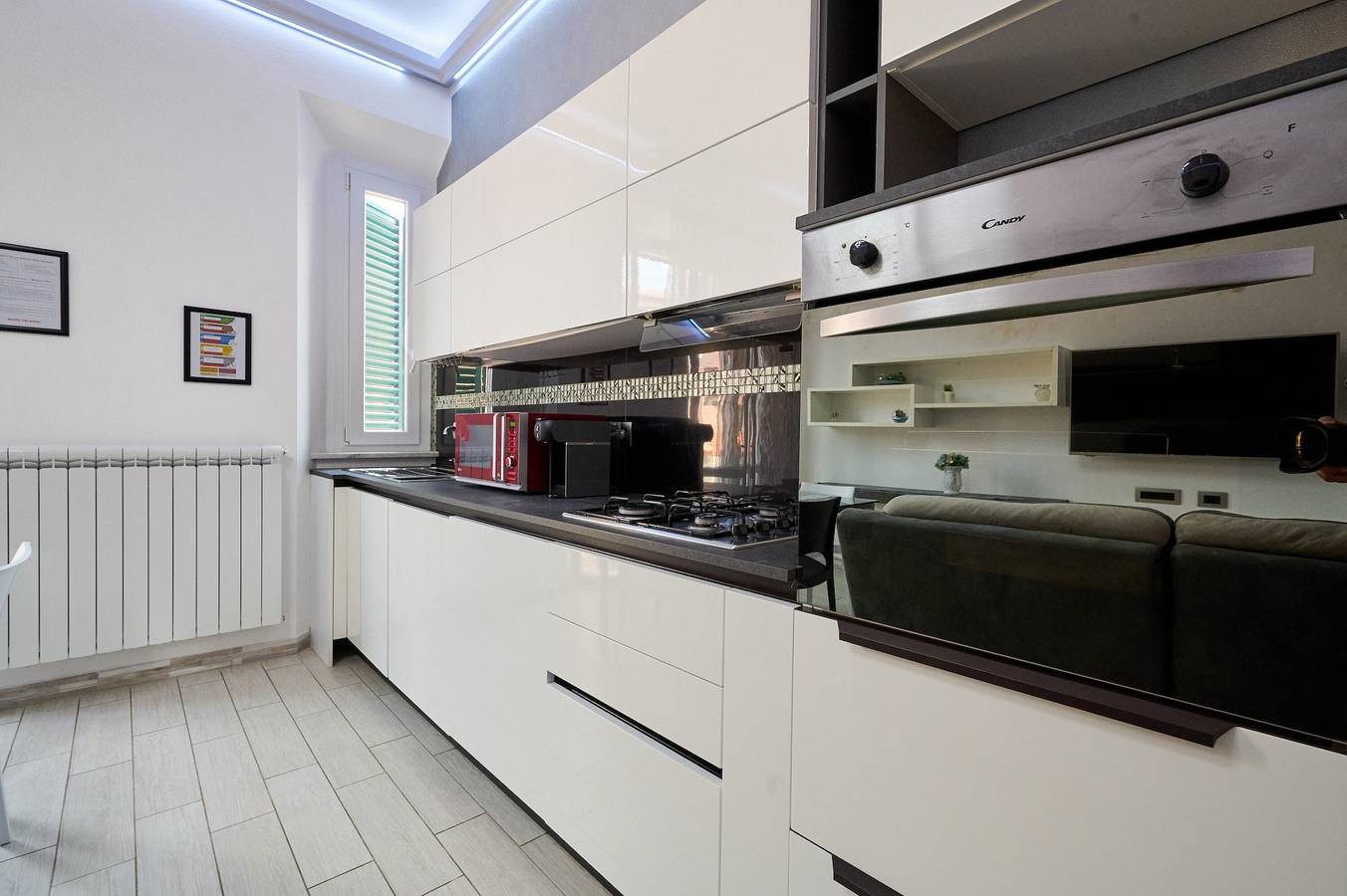 Appartement entier, Appartement "Holy Days" avec balcon, Wi-Fi et climatisation in Piombino, Côte des Étrusques