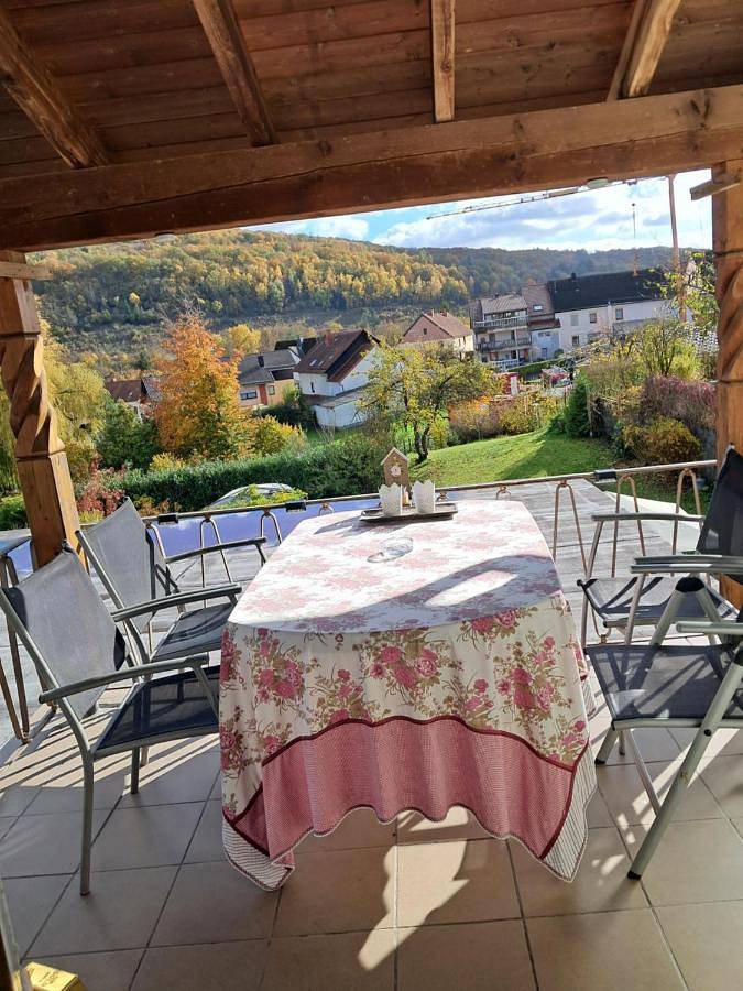 Ferienwohnung für 5 Personen, mit Balkon und Terrasse sowie Ausblick in Nonnweiler