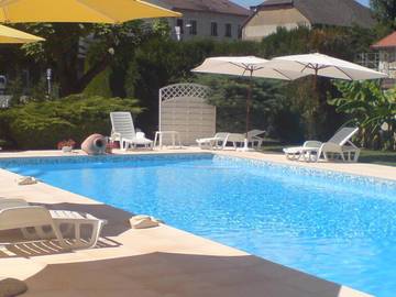 Appartement de vacances pour 2 personnes, avec jardin ainsi que piscine et vue dans le Lot