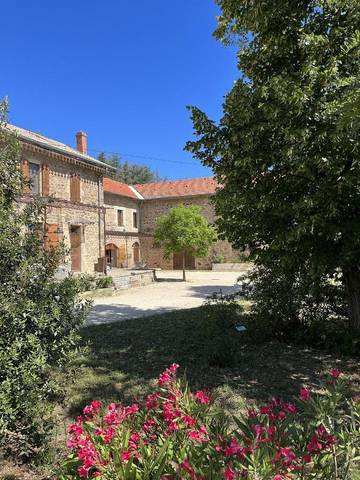 Maison d’hôte pour 12 personnes, avec piscine ainsi que jardin et vue à Annonay