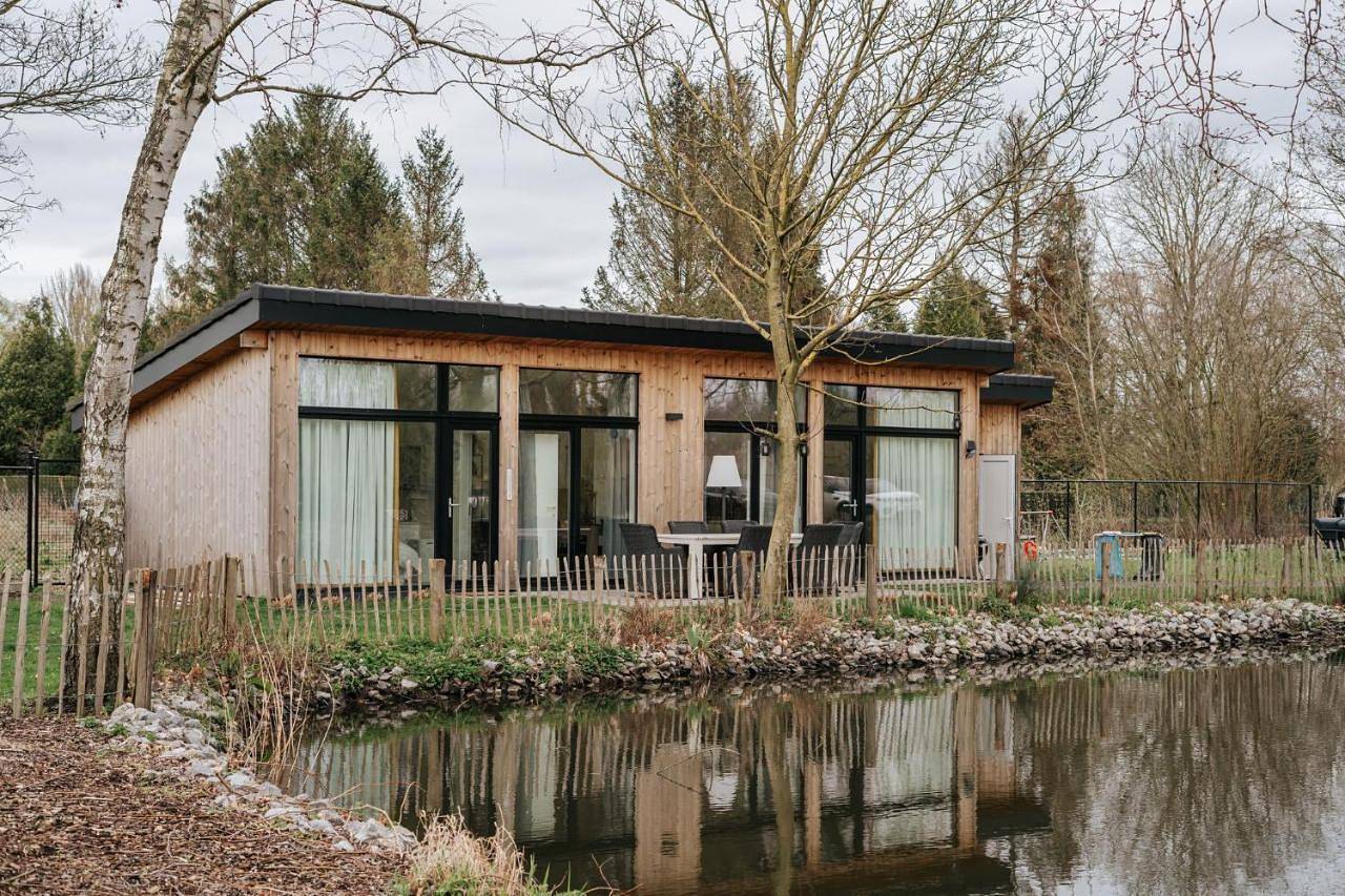 Trendy chalet aan visvijver in Hamme, Ostflandern