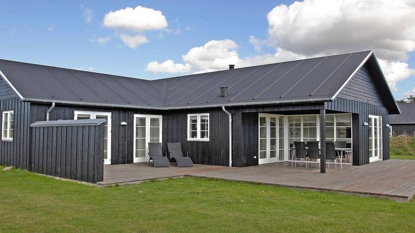 Ferienhaus für 9 Personen, mit Garten und Whirlpool sowie Sauna in Nysted