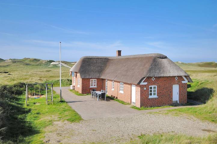 Nice home in Ringkøbing w/ 5 Bedrooms and Sauna in Ringkøbing, Holmsland Klit