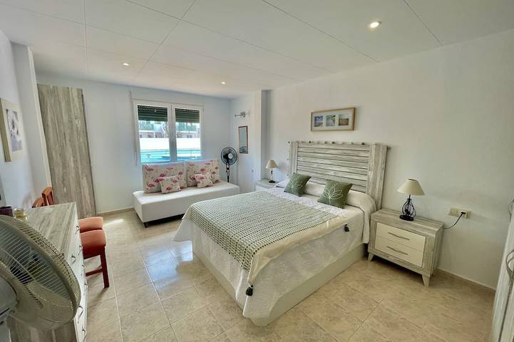 Entire apartment, La Vall - Apartamento en Planta Baja con Piscina in Cala Blanes, Ciutadella