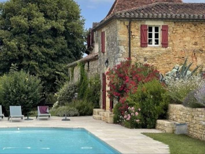 Location de vacances pour 4 personnes, avec terrasse ainsi que jardin et piscine à Soturac - 3