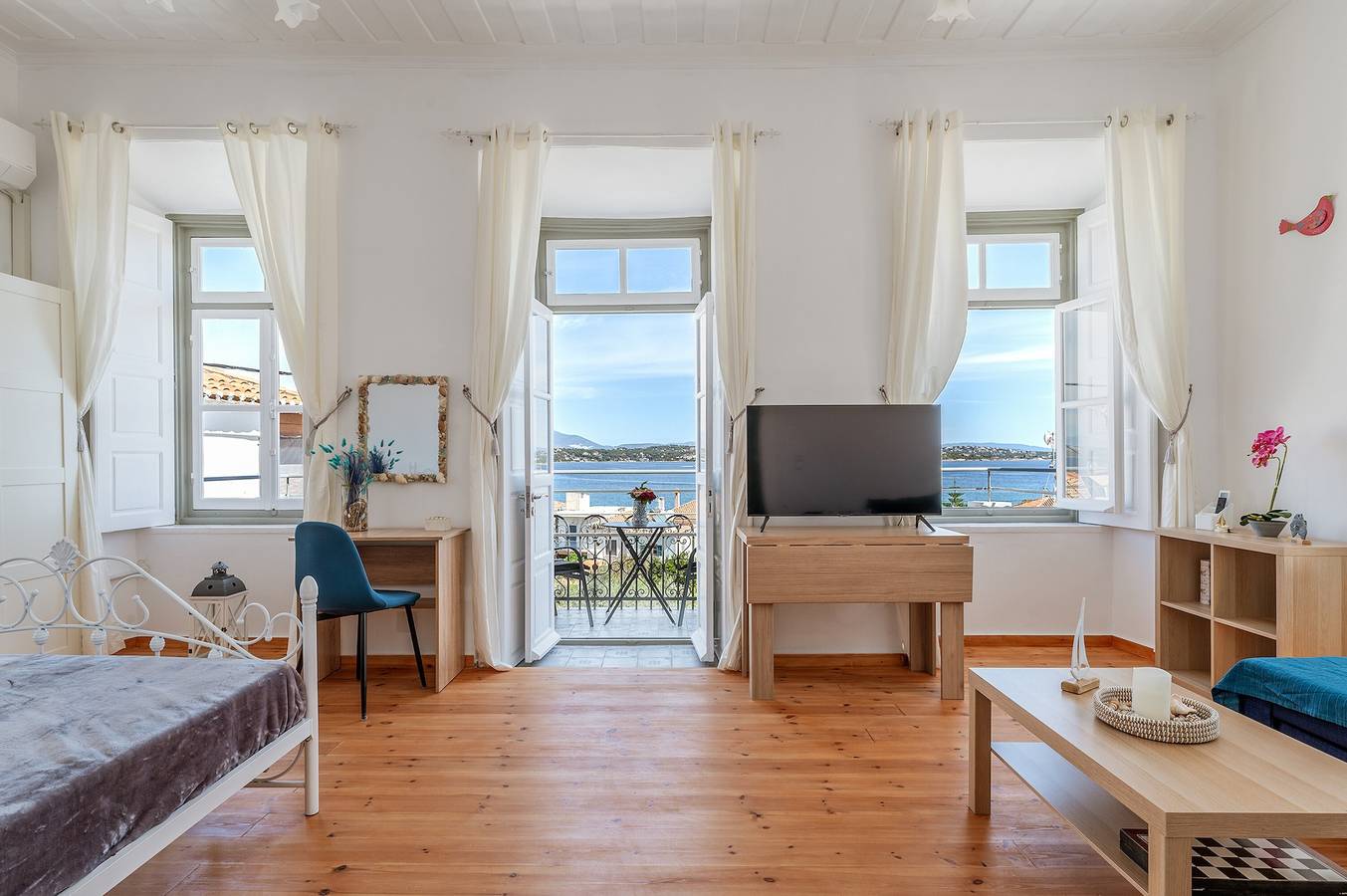Monolocale intero, Monolocale 'Martha's House' con Vista Mare, Wi-Fi e Aria Condizionata in Spetses Città, Spetses